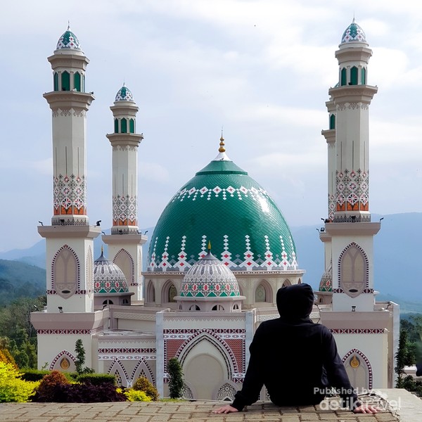 Masjid Nur Yaasiin: Tempat Ibadah yang Menyatu dengan Kehidupan Warga Cilacap